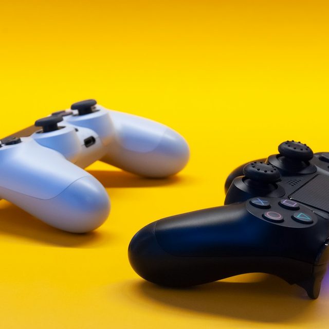 Duo Pack — Two Wireless Controllers